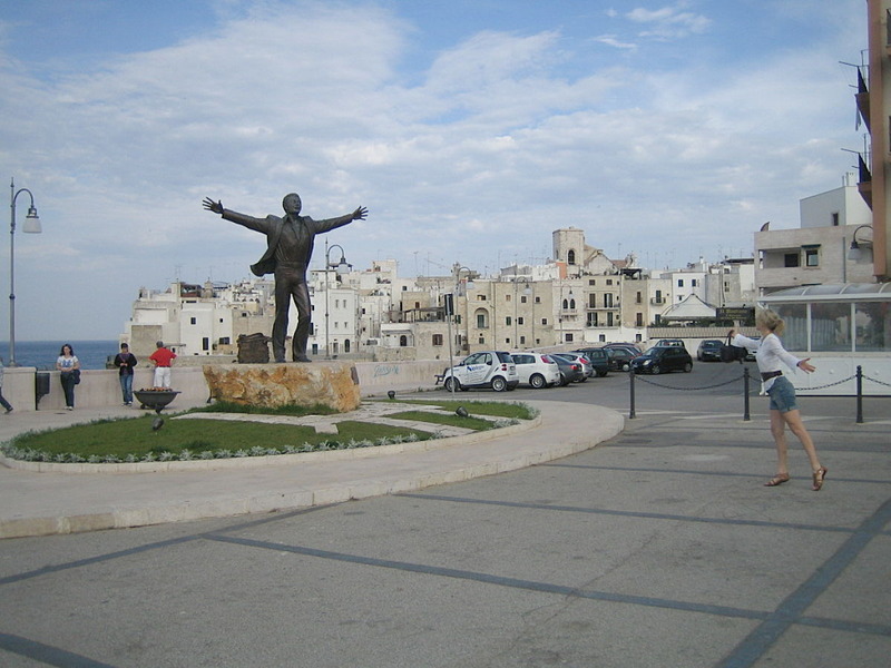 Polignano a Mare - Domenico Modugno